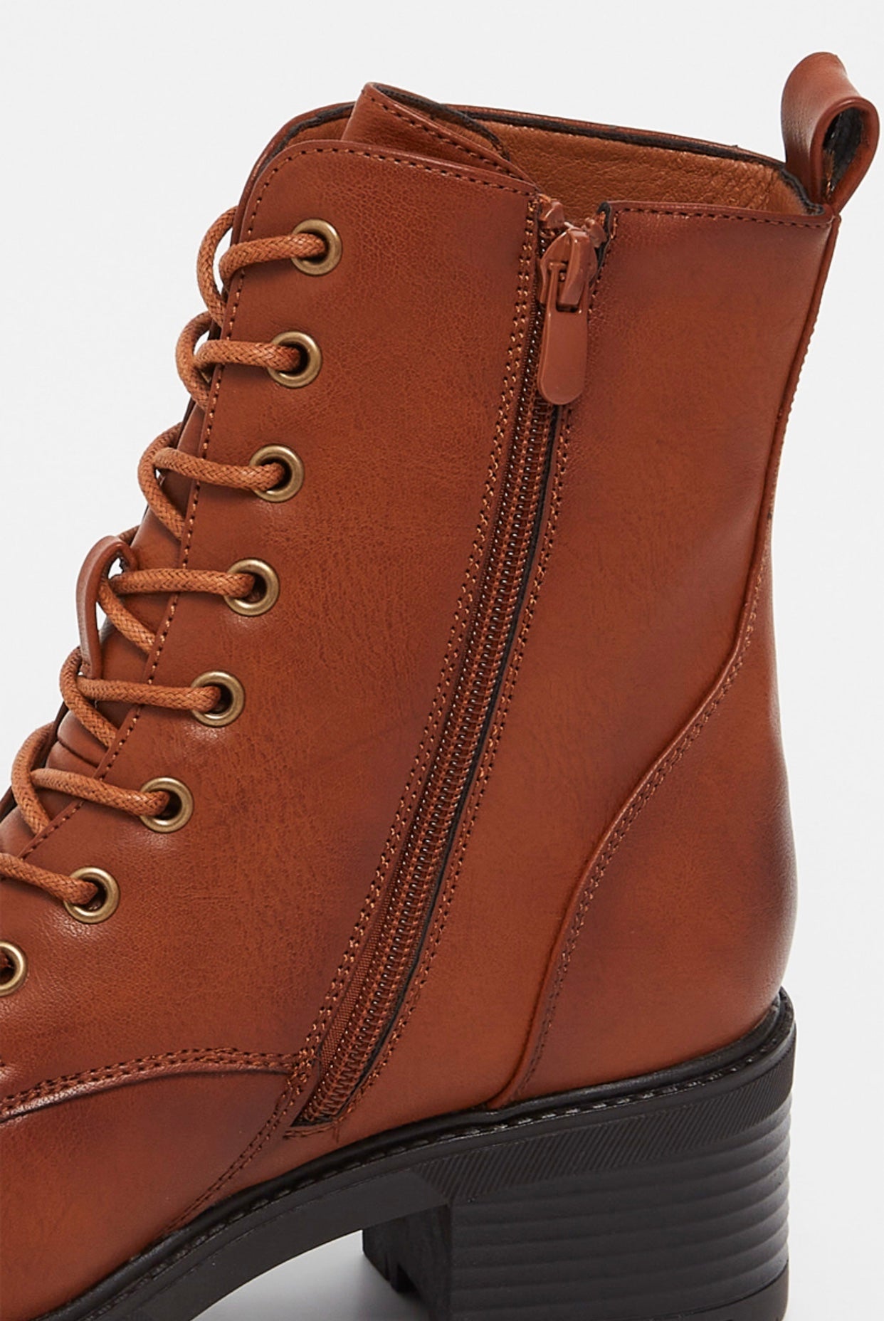 Bottines à lacets et à Talon Bloc, Cognac