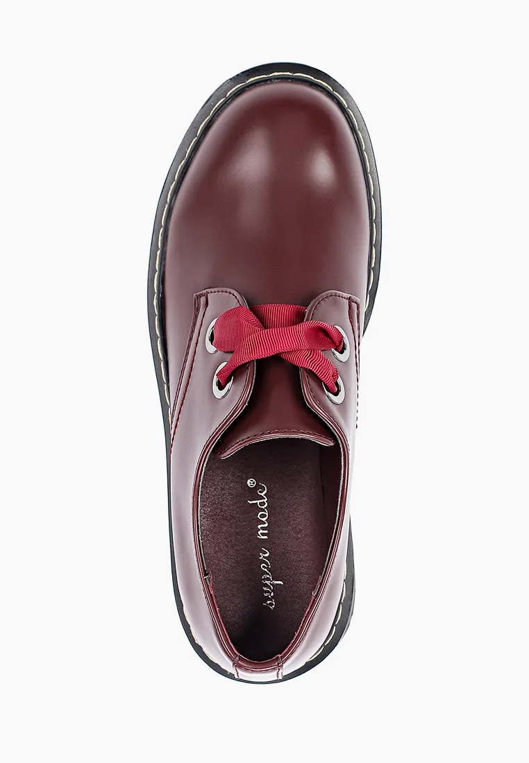 Derbies femmes avec semelle crantée, bordeaux