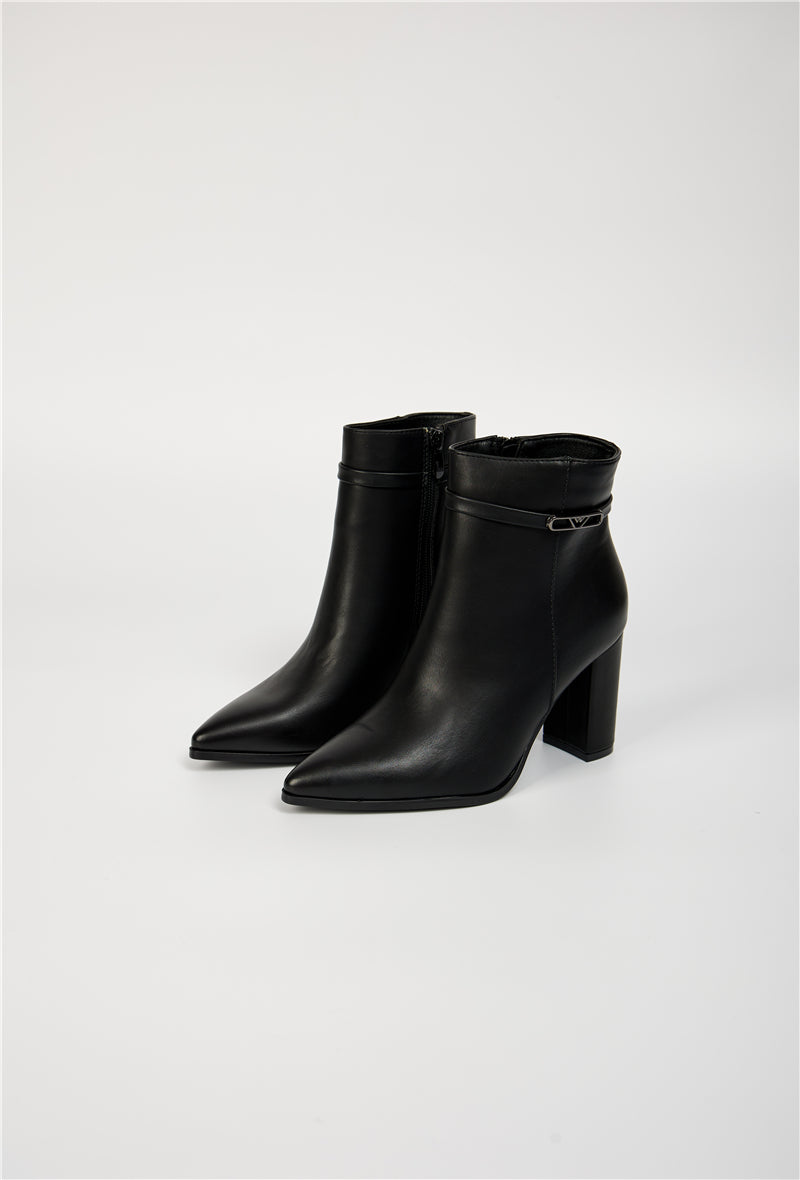 Bottines à talon à bout pointu avec boucle, Noir