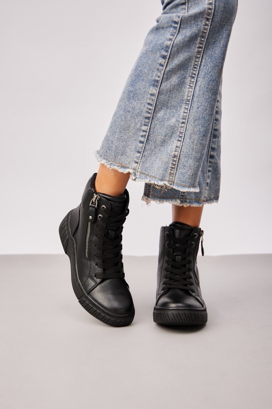 Bottines plates à lacets style sneaker, Noir