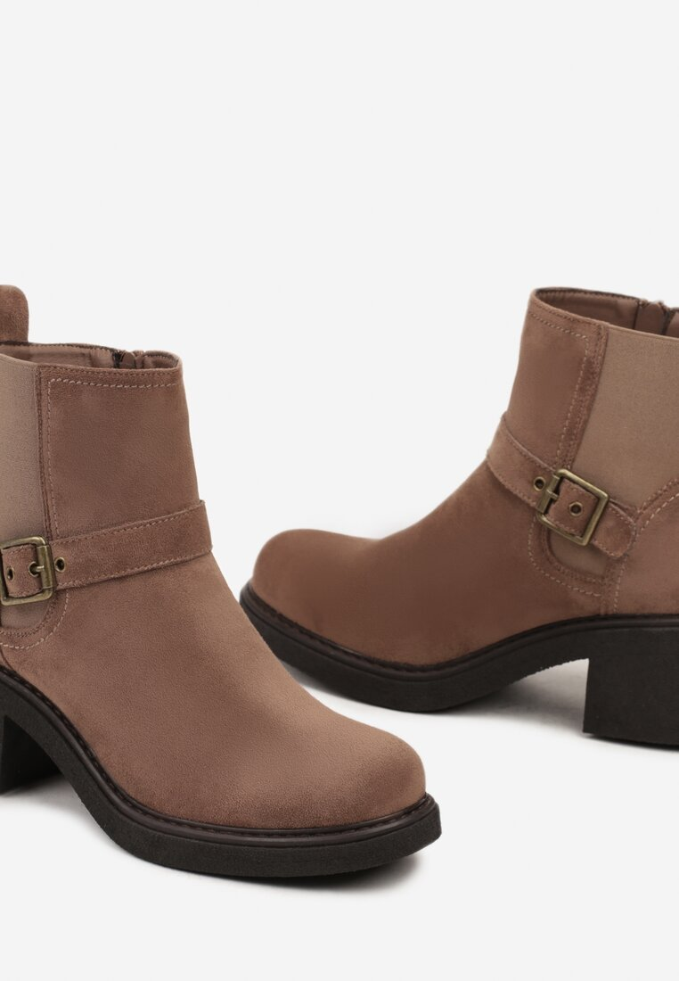 Bottine à talon en suédine avec boucle, Taupe