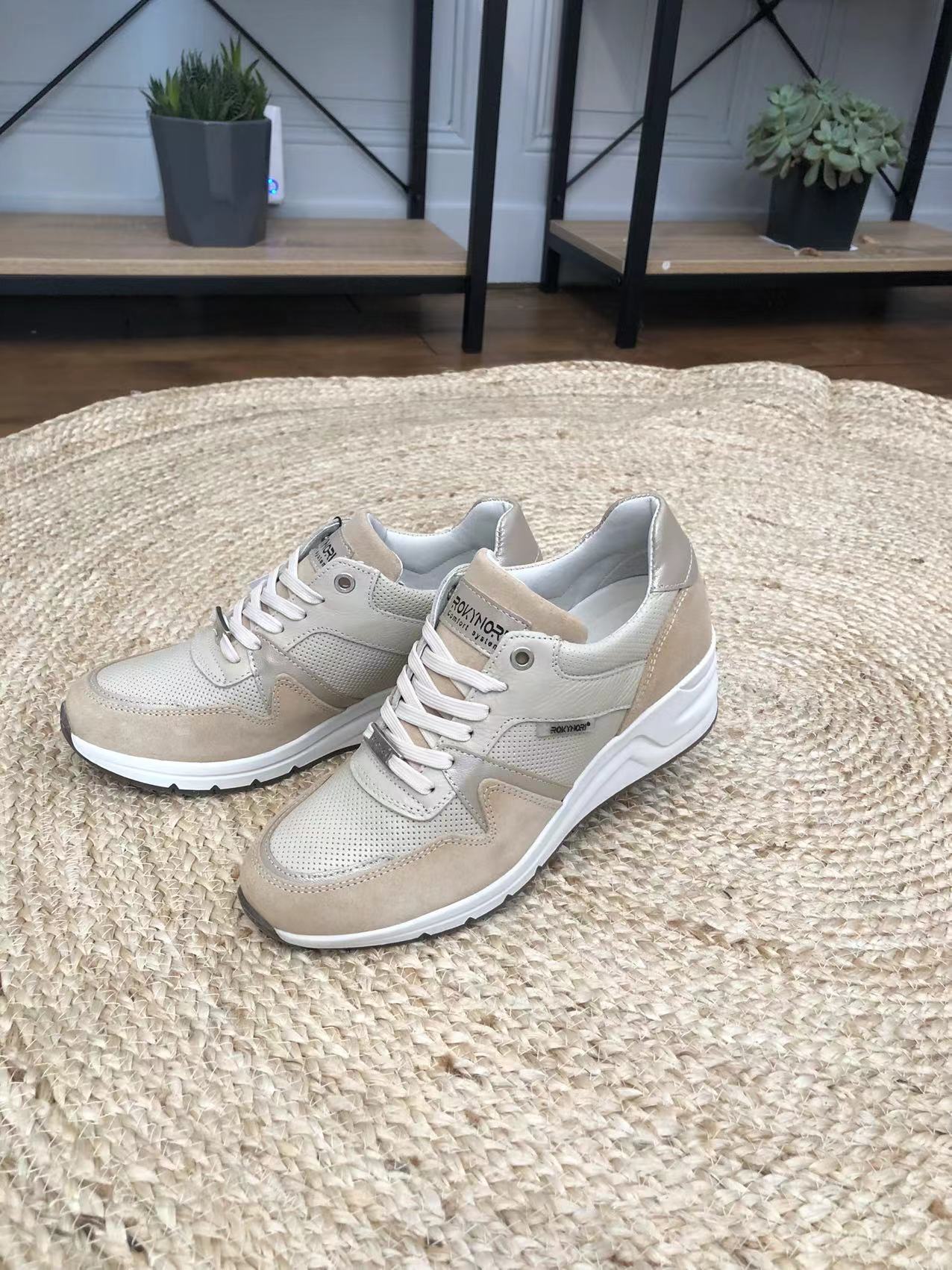 Tennis femmes compensées en Cuir, Beige