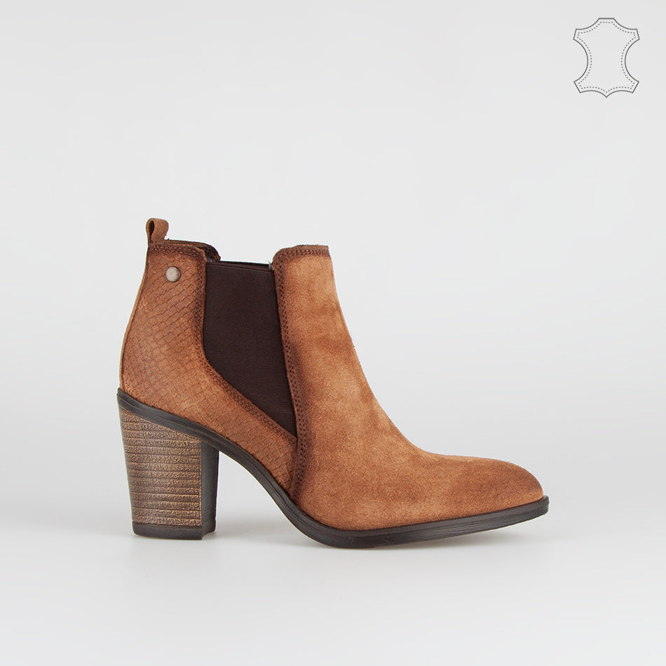 Chelsea boots à talons, en daim cognac