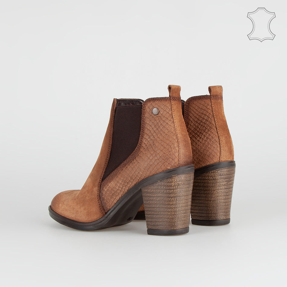 Chelsea boots à talons, en daim cognac