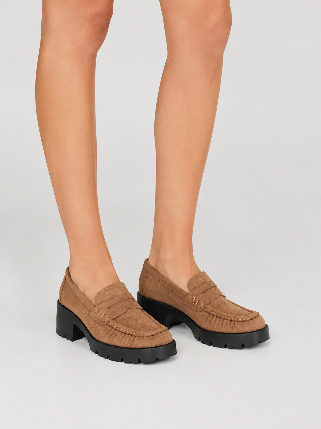 Mocassins à Talon et Semelle Crantée en Suédine - camel