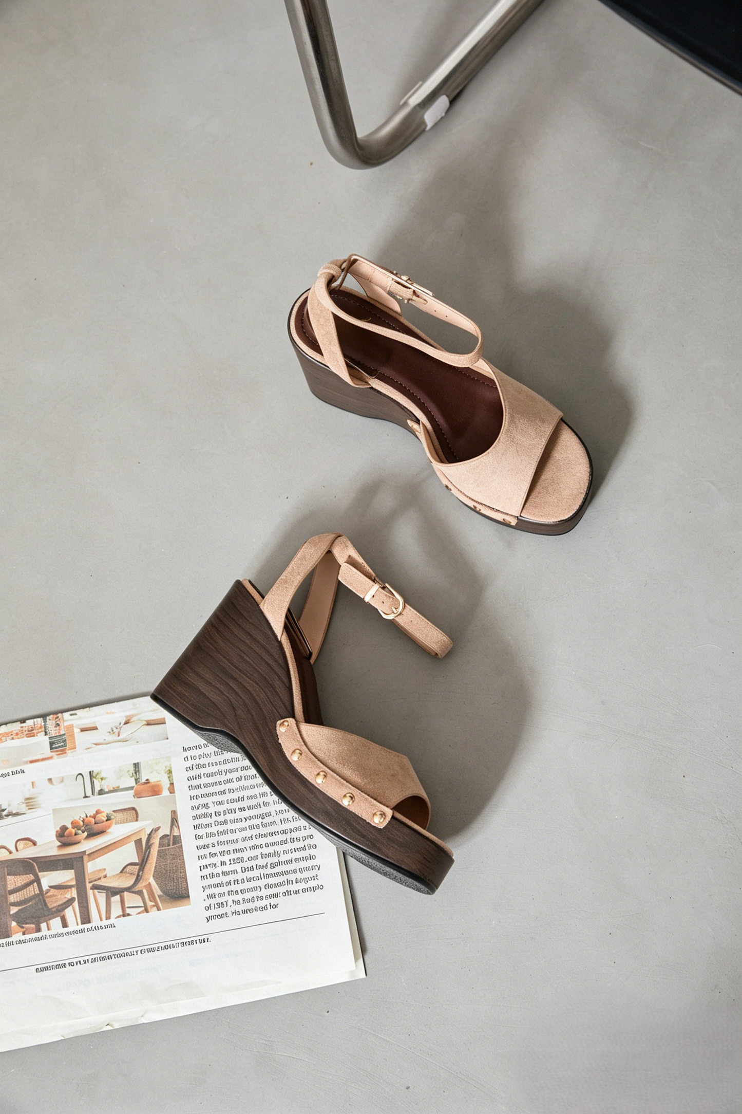 Sandales compensé plateforme avec clous, Taupe