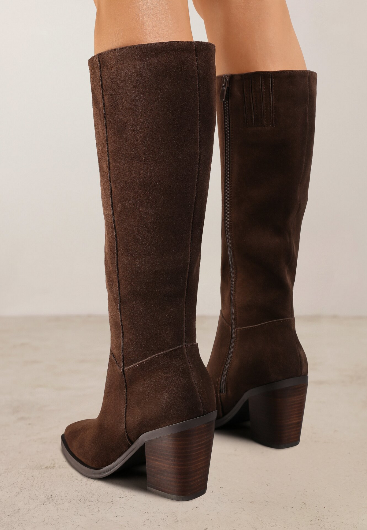 Bottes hautes cavalières à talon bloc, en cuir suédé - brown
