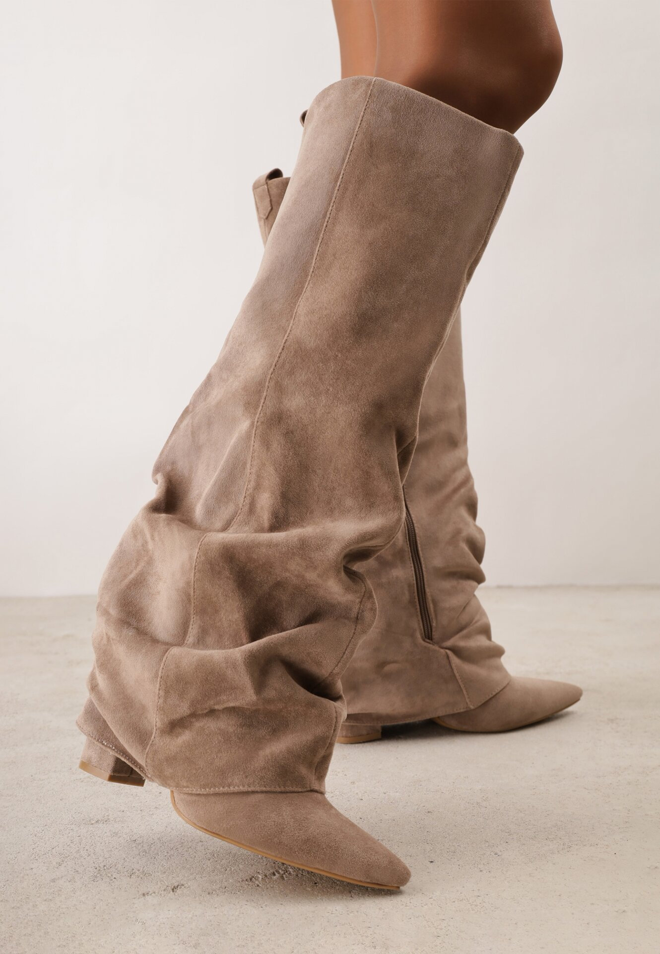 Bottes Plissées à Revers en Suède - taupe