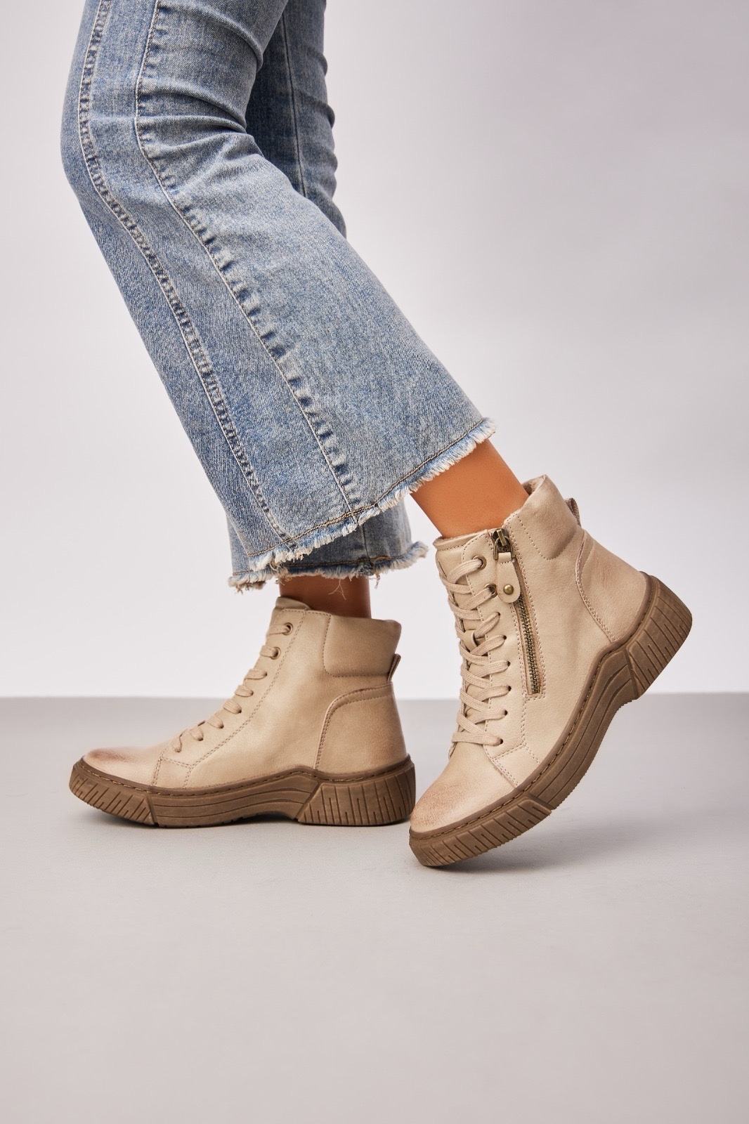 Bottines plates à lacets style sneaker, Taupe