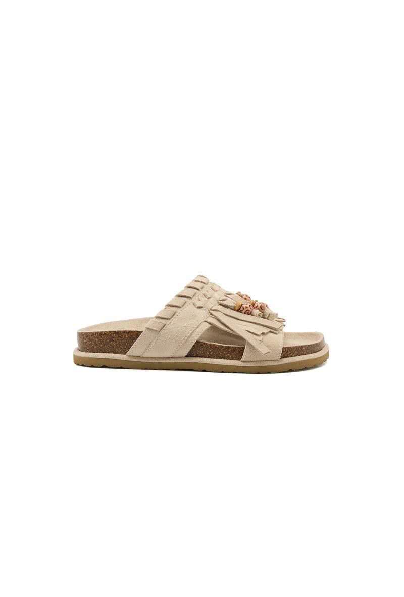 Claquettes à franges et bijoux bohèmes, Beige