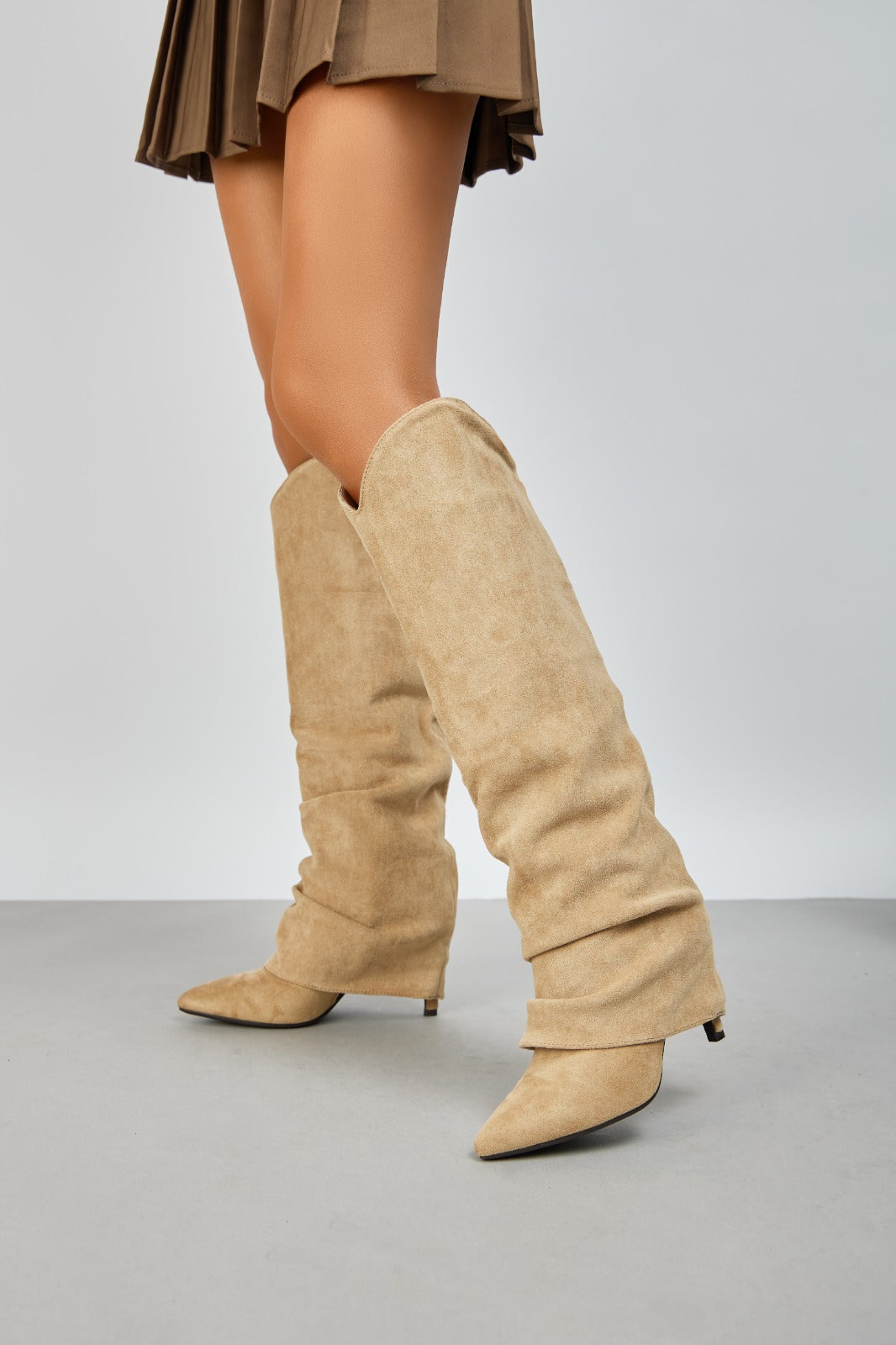 Bottes guêtres à talon aiguille en suédine, Taupe