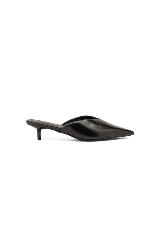 Mules en verni à bout pointu et petit talon, Noire