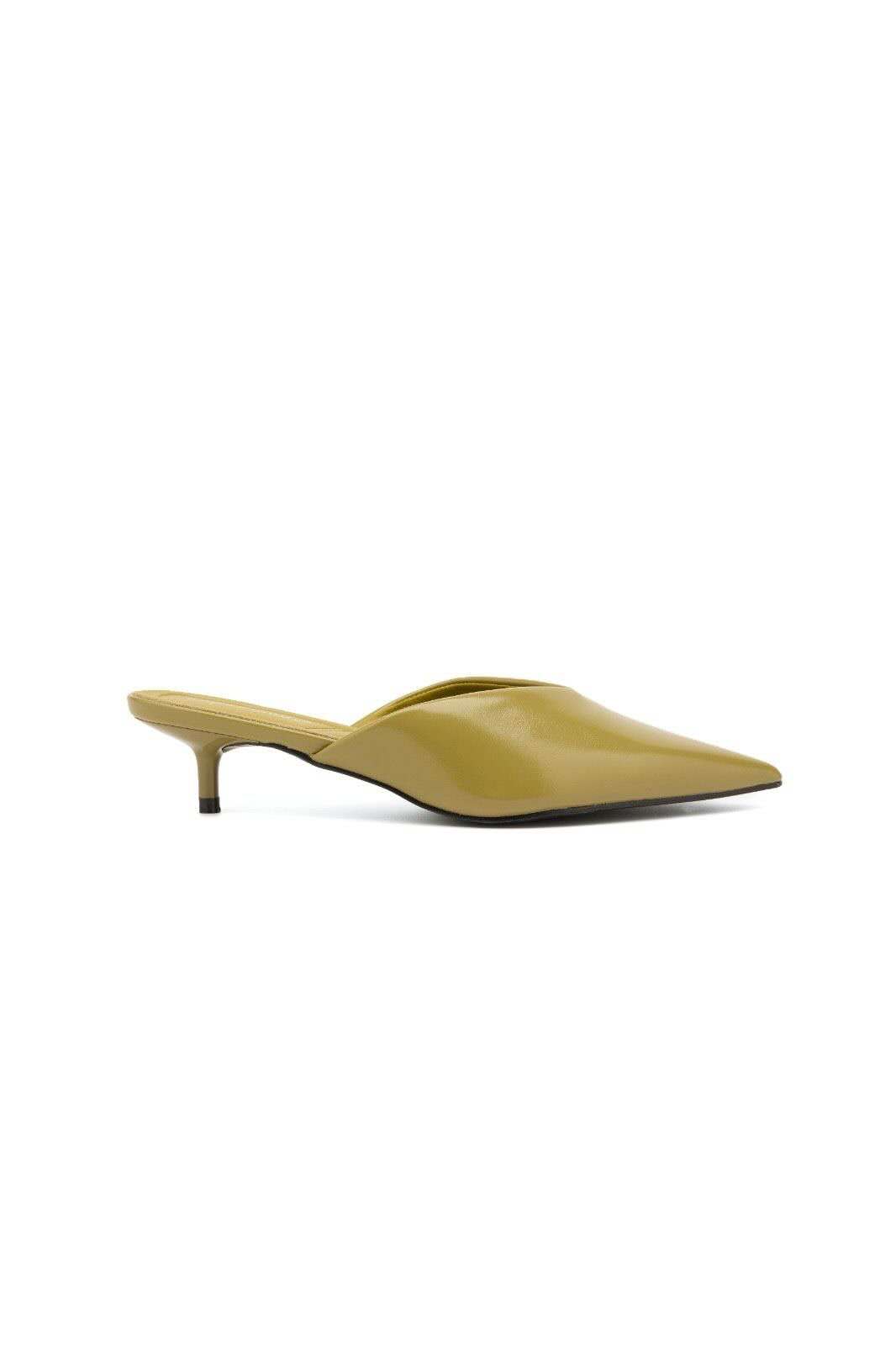 Mules à bout pointu et petit talon,  Olive