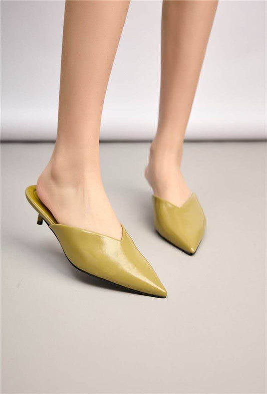 Mules à bout pointu et petit talon,  Olive