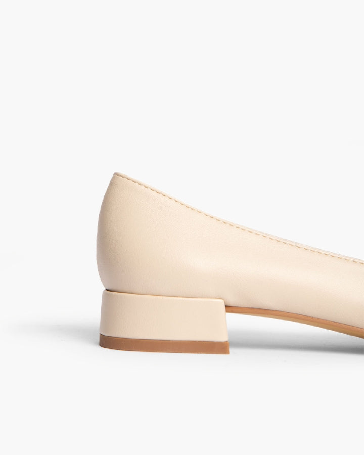 Ballerines à petits talons, Beiges