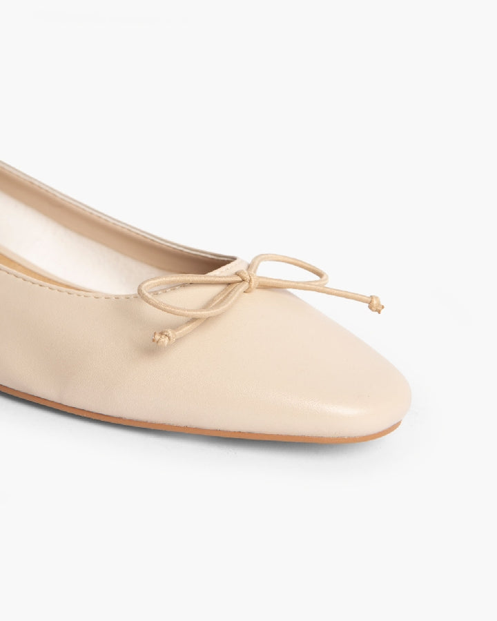 Ballerines à petits talons, Beiges