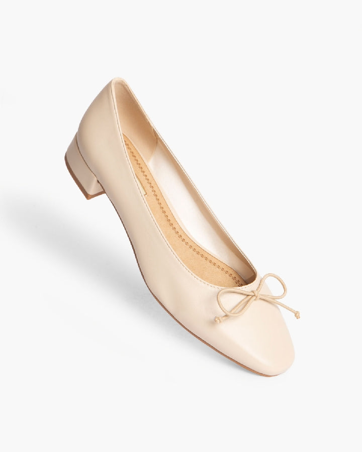 Ballerines à petits talons, Beiges