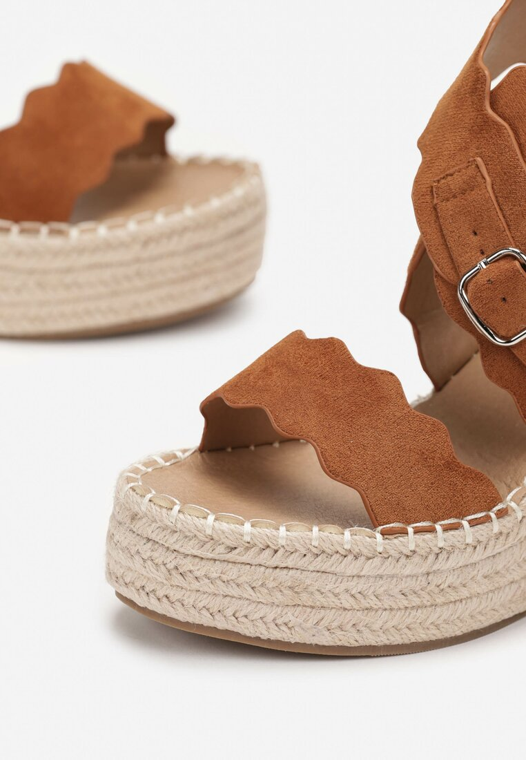 Sandales compensées à plateforme, avec brides croisées