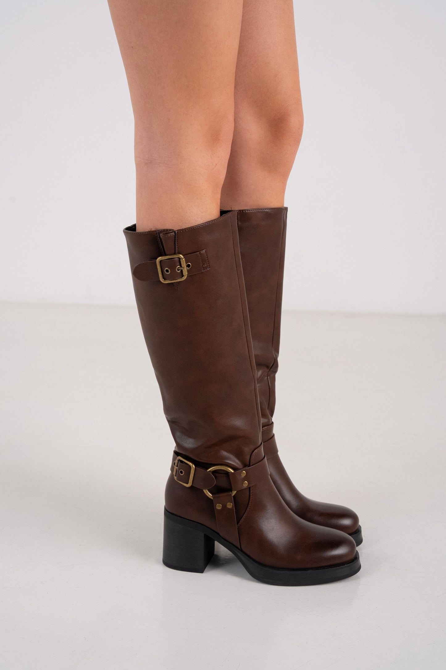 Bottes marron plateforme à sangle à talon carré