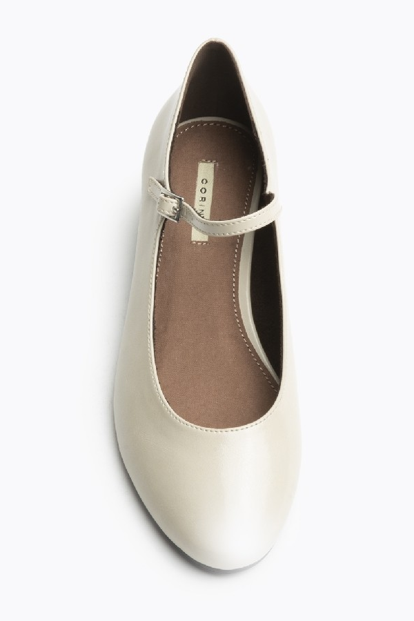 Ballerines vernies à talon,  Beige écru
