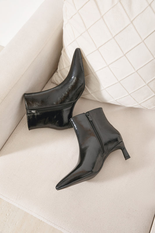 Bottines pointue à petit talon kitten, Noire Vernis